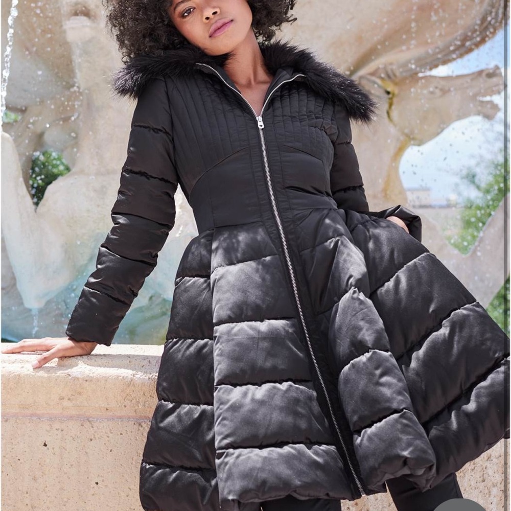 VENUS XL Black Puffer Pleated Dress Coat w/ Faux Fur (Fur worn) has been washed. - Picture 2 of 9